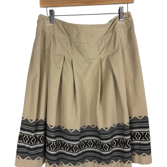 LOFT Skirt Pleated Velvety Tan Swing Knee Length Black Geo Aztec Print Sz 6 - Picture 2 of 5